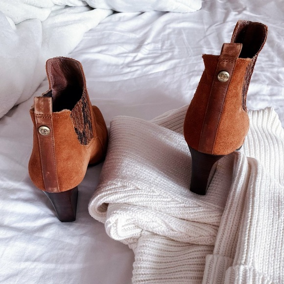 Donald Pliner Vale suede ankle boots - Picture 5 of 13